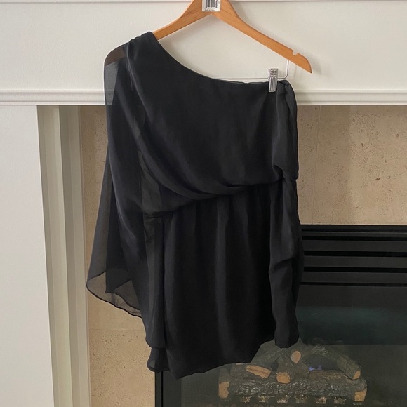 AX PARIS ONE SHOULDER SHEER SLEEVE FORMAL Dress - Picture 5 of 8